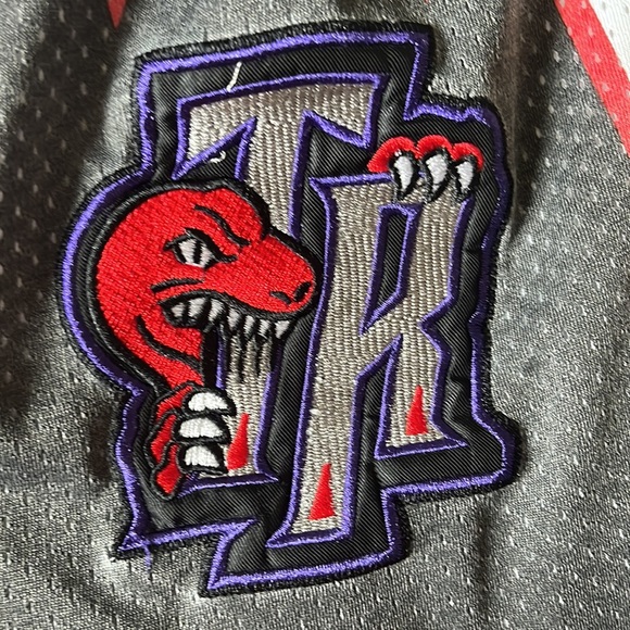 Vintage Just Don 1998-1999 Raptors Shorts - Picture 7 of 7